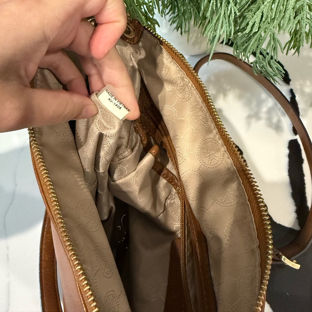 Michael Kors pebble leather shoulder / crossbody bag - Picture 6 of 8
